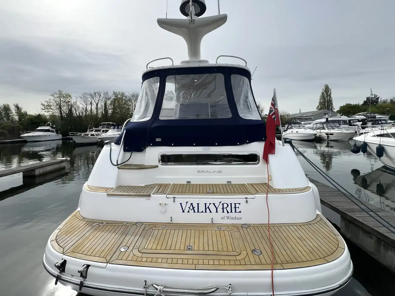 2004 Sealine F43 image 16