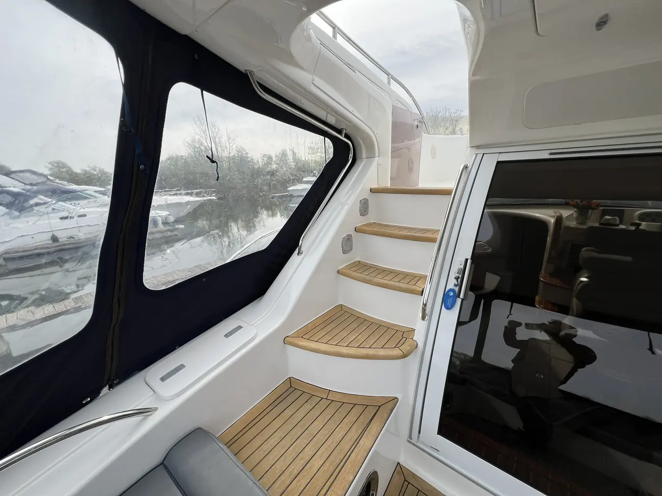 2004 Sealine F43 image 19