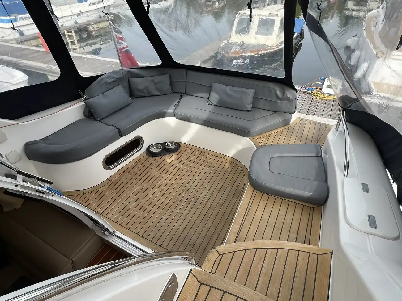 2004 Sealine F43 image 18