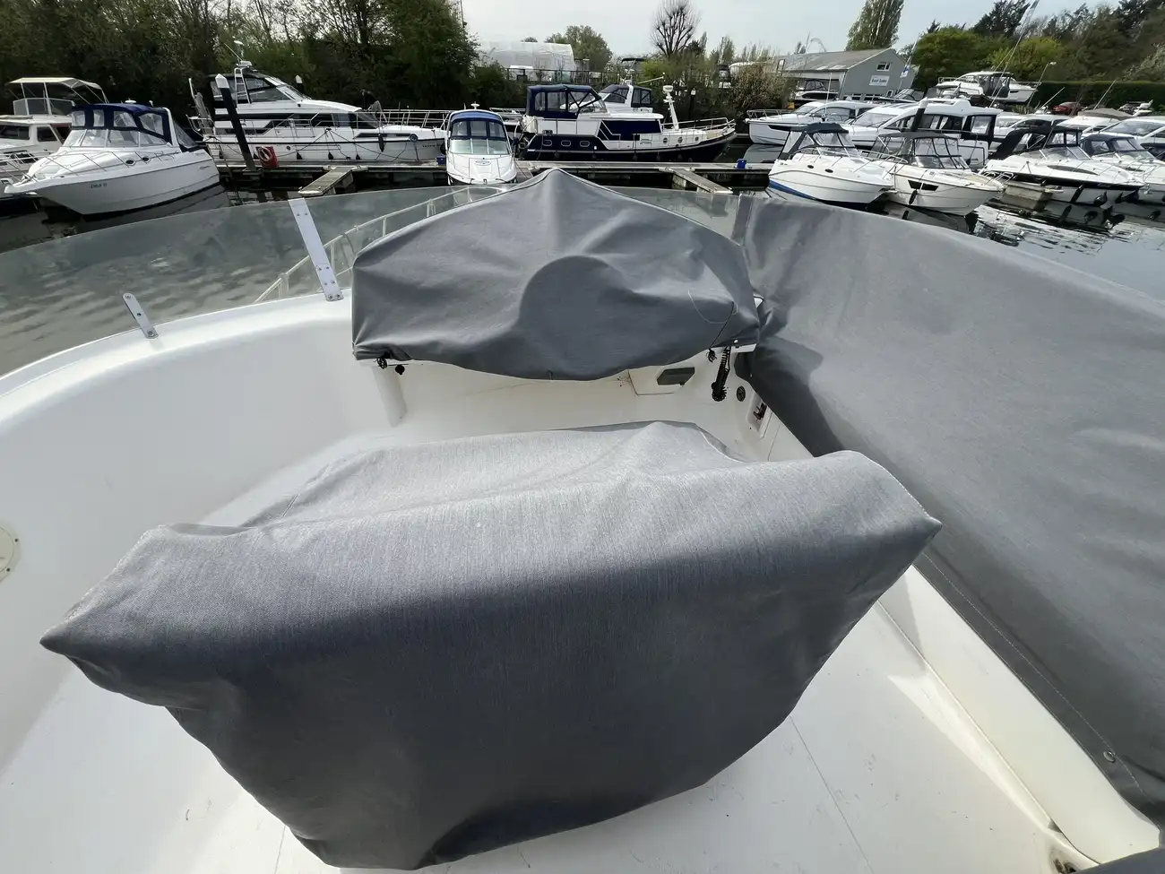 2004 Sealine F43 image 20