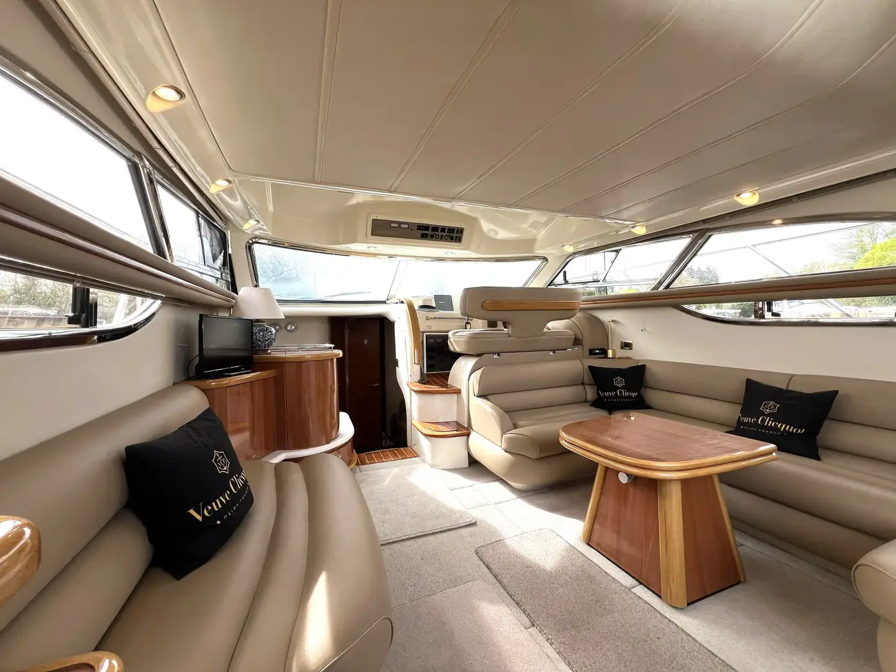 2004 Sealine F43 image 31