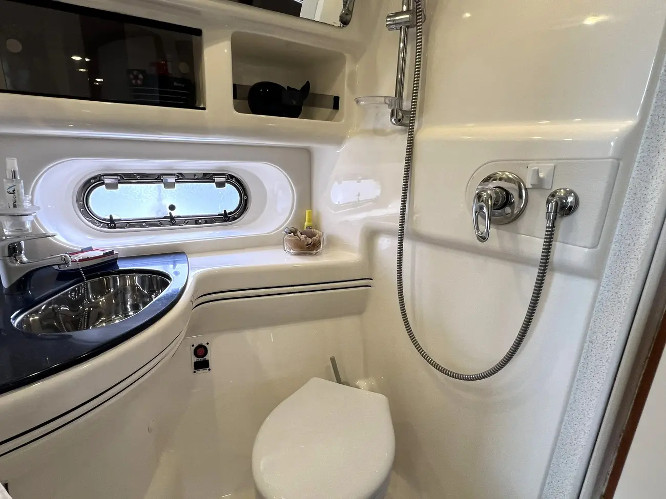 2004 Sealine F43 image 10