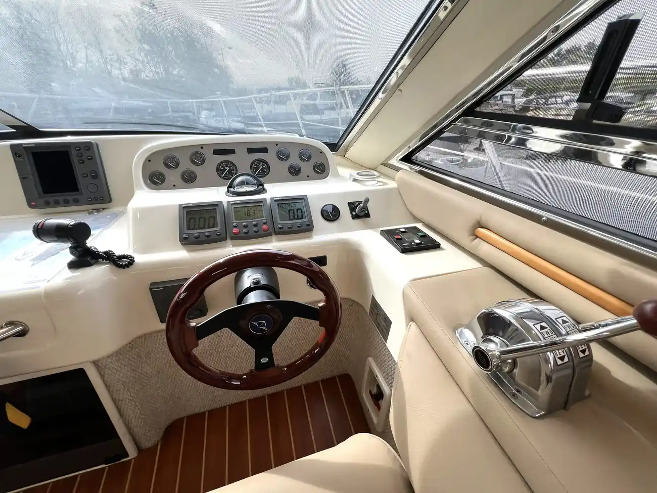 2004 Sealine F43 image 3