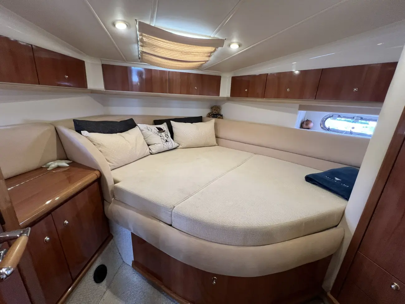 2004 Sealine F43 image 9