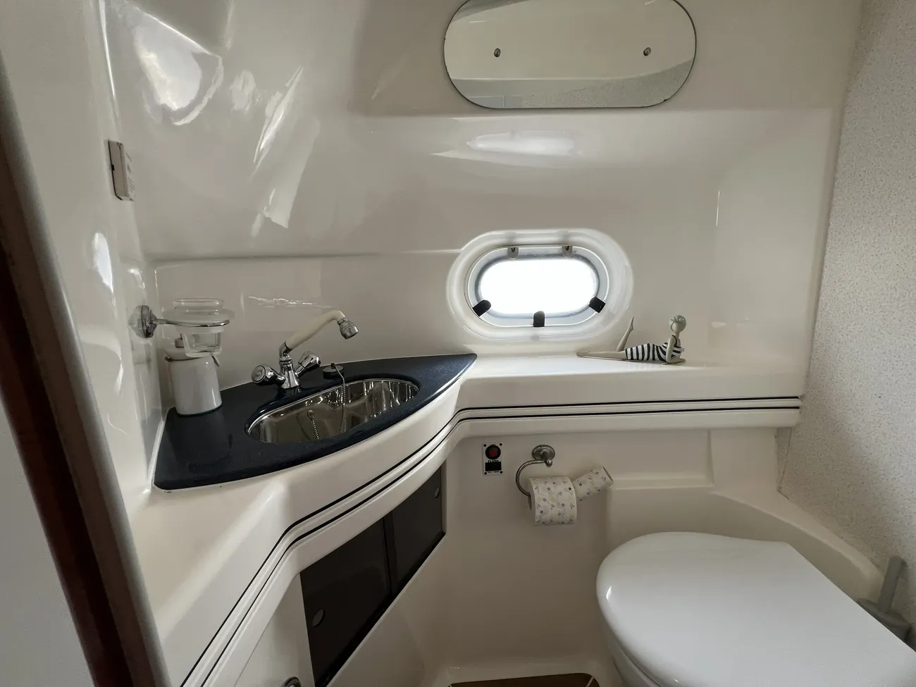 2004 Sealine F43 image 24