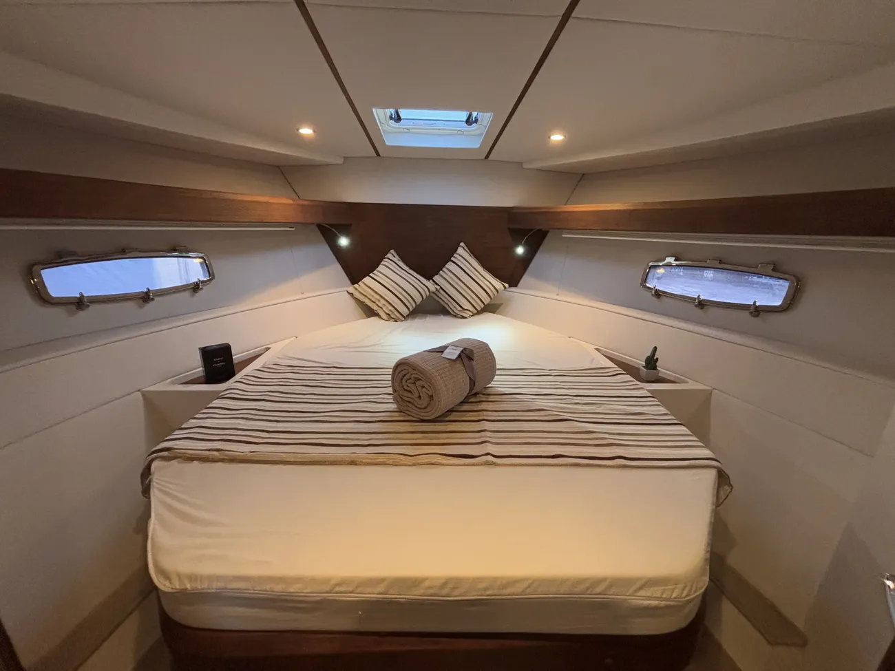 2011 Sealine SC35 image 8