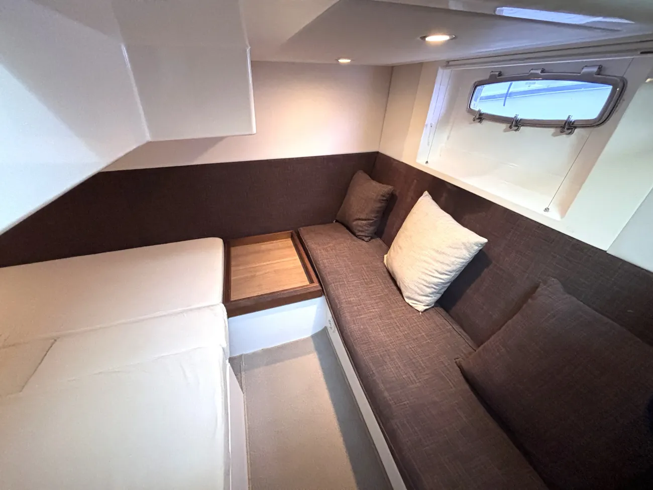 2011 Sealine SC35 image 9