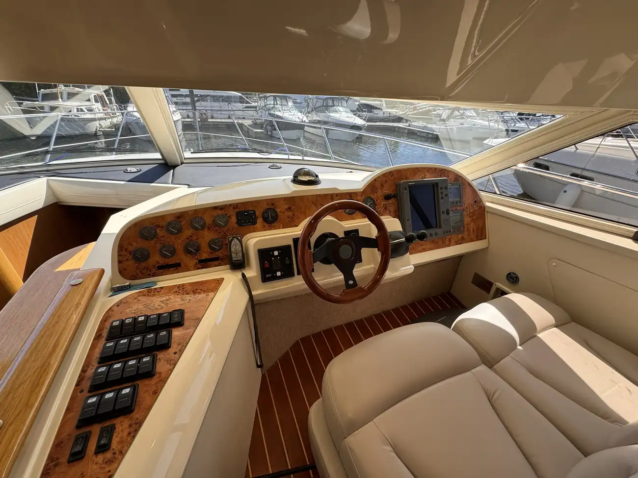 2002 Sealine F425 image 35
