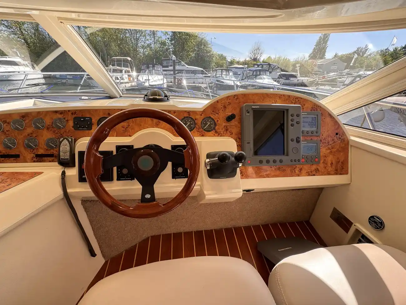 2002 Sealine F425 image 36