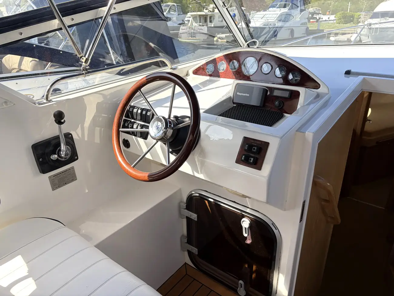 2009 Sheerline 950 Aft Cockpit image 18
