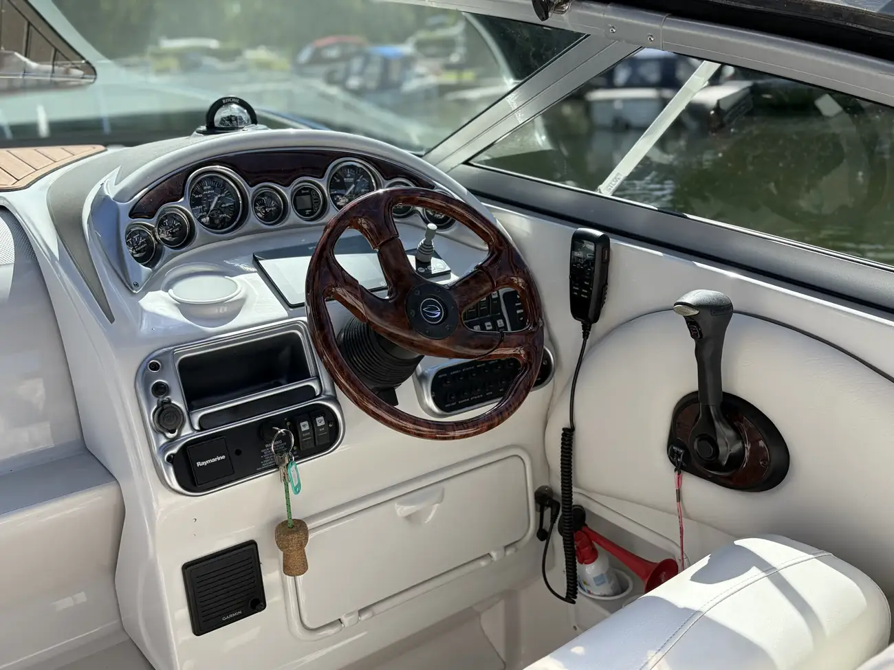 2005 Crownline 270 CR image 19