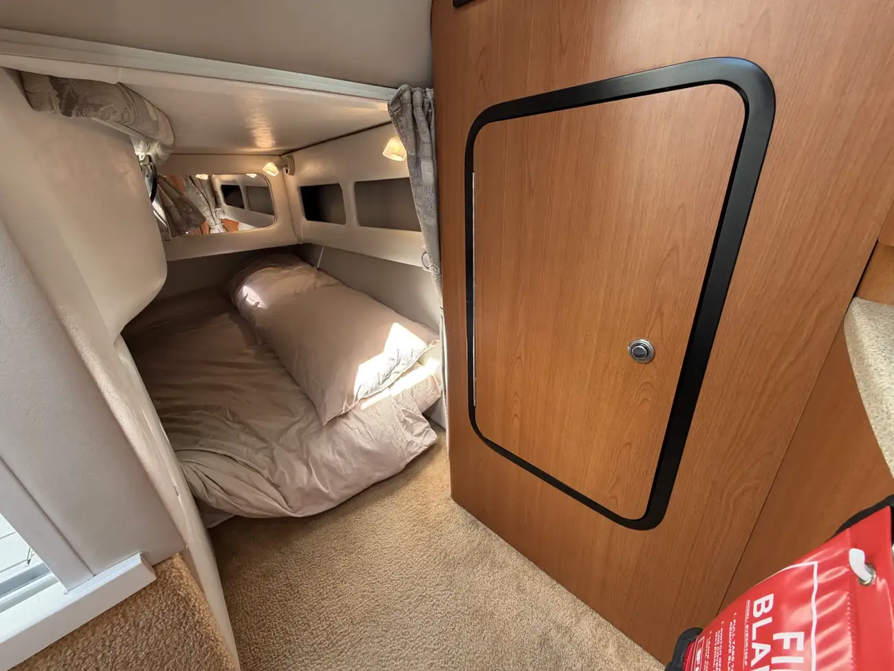 2005 Crownline 270 CR image 26