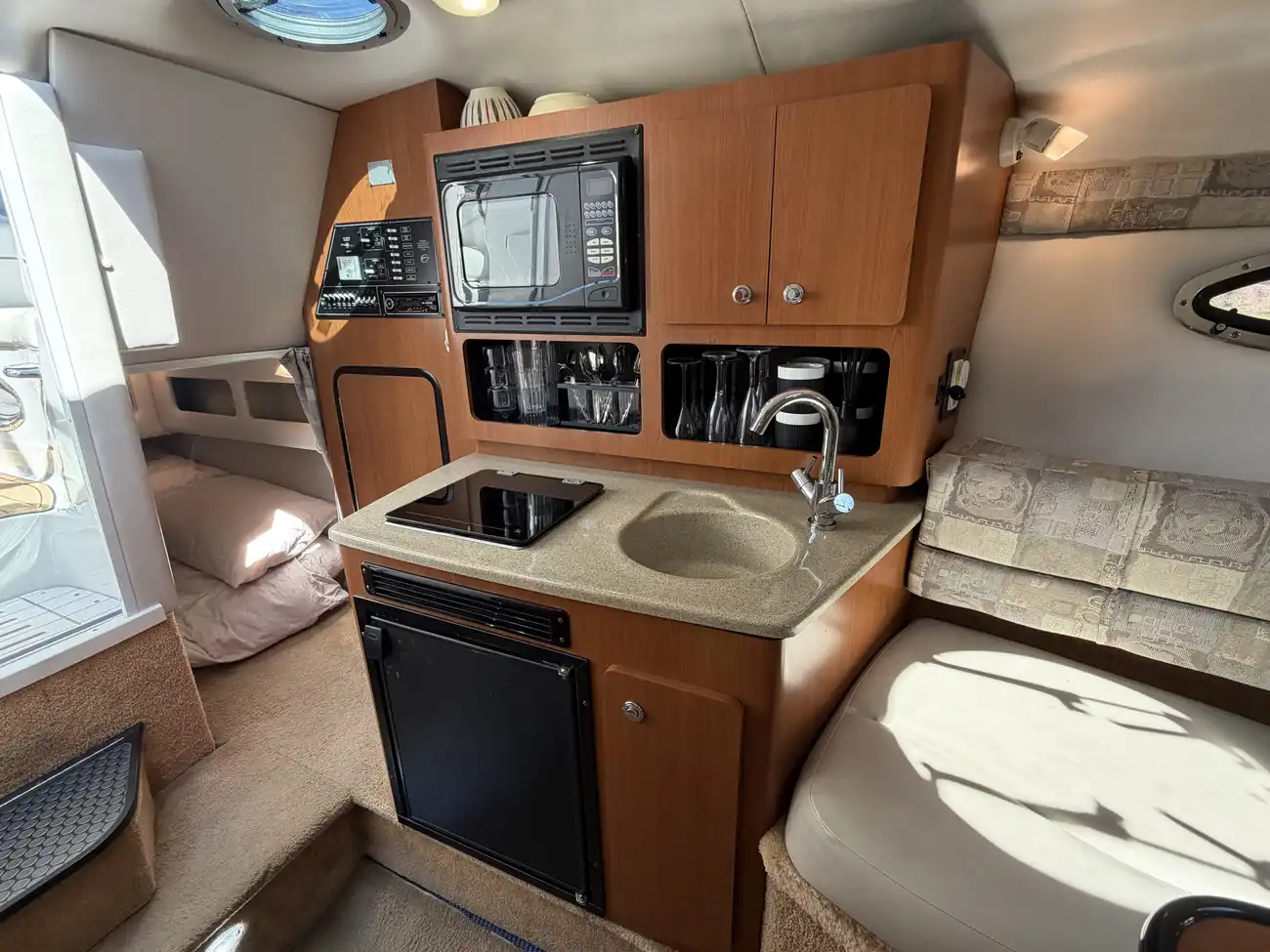 2005 Crownline 270 CR image 24