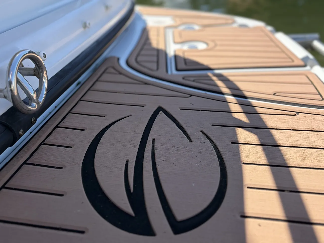 2005 Crownline 270 CR image 3