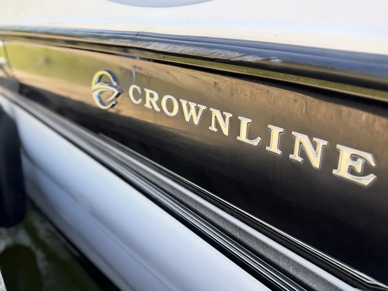 2005 Crownline 270 CR image 9
