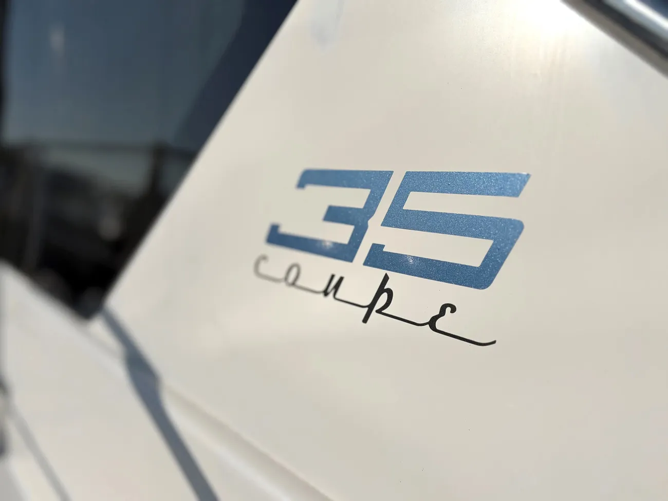 2017 Broom 35 Coupe image 25