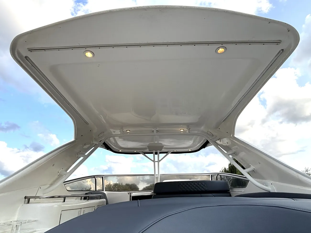 2006 Fountain 48 Express Cruiser image 39
