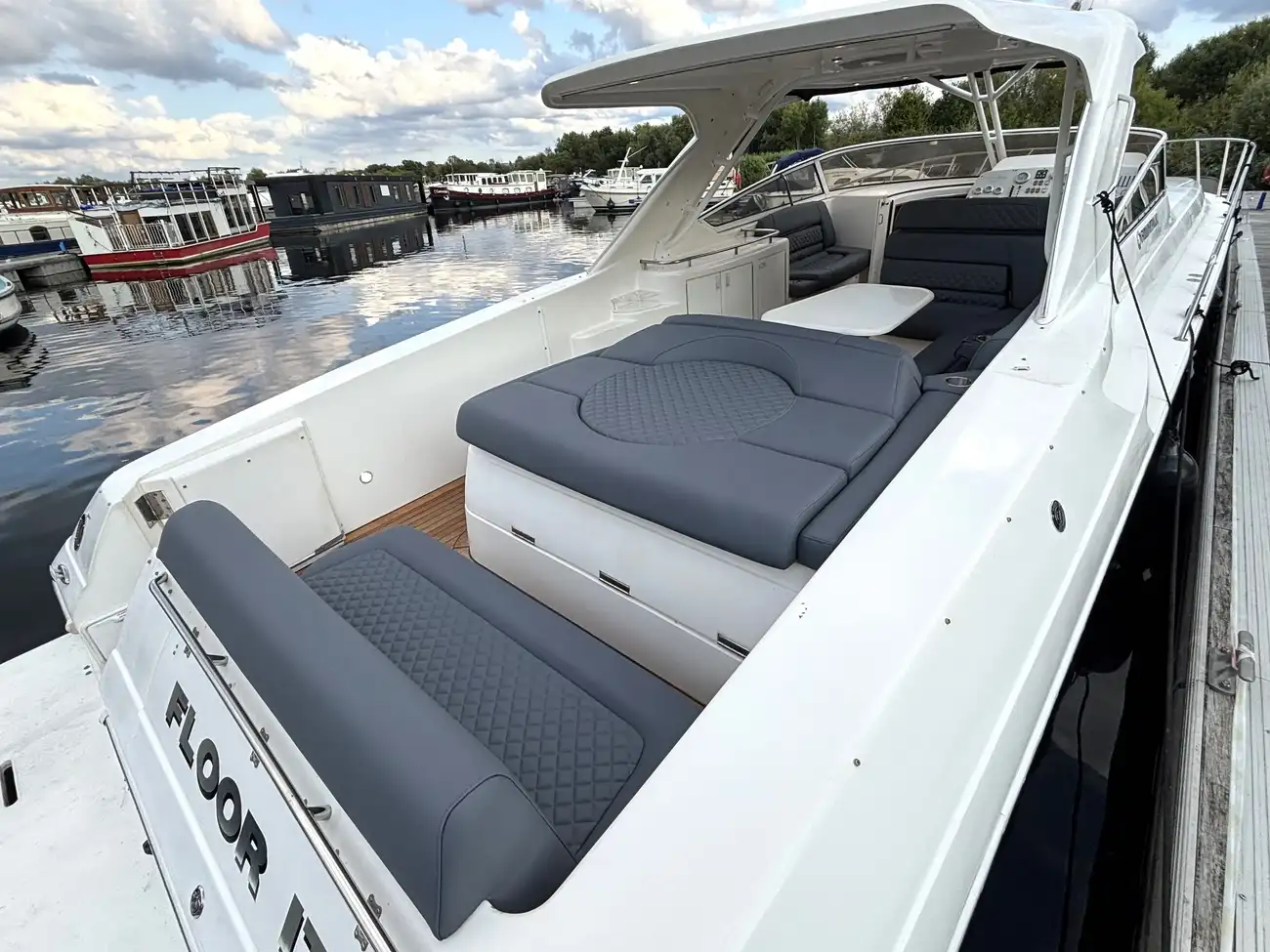 2006 Fountain 48 Express Cruiser image 41