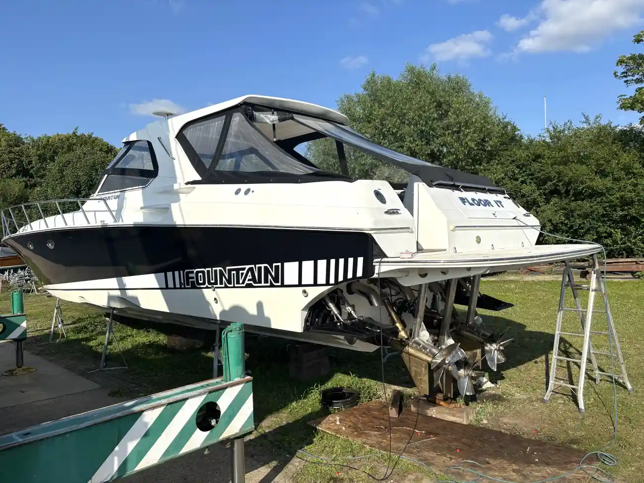 2006 Fountain 48 Express Cruiser image 2