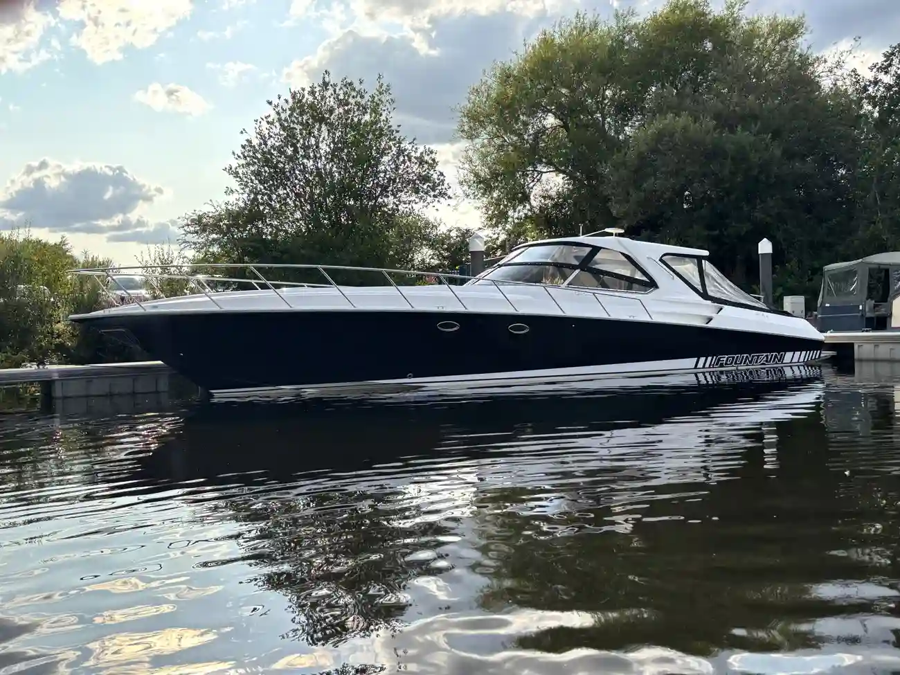 2006 Fountain 48 Express Cruiser image 4
