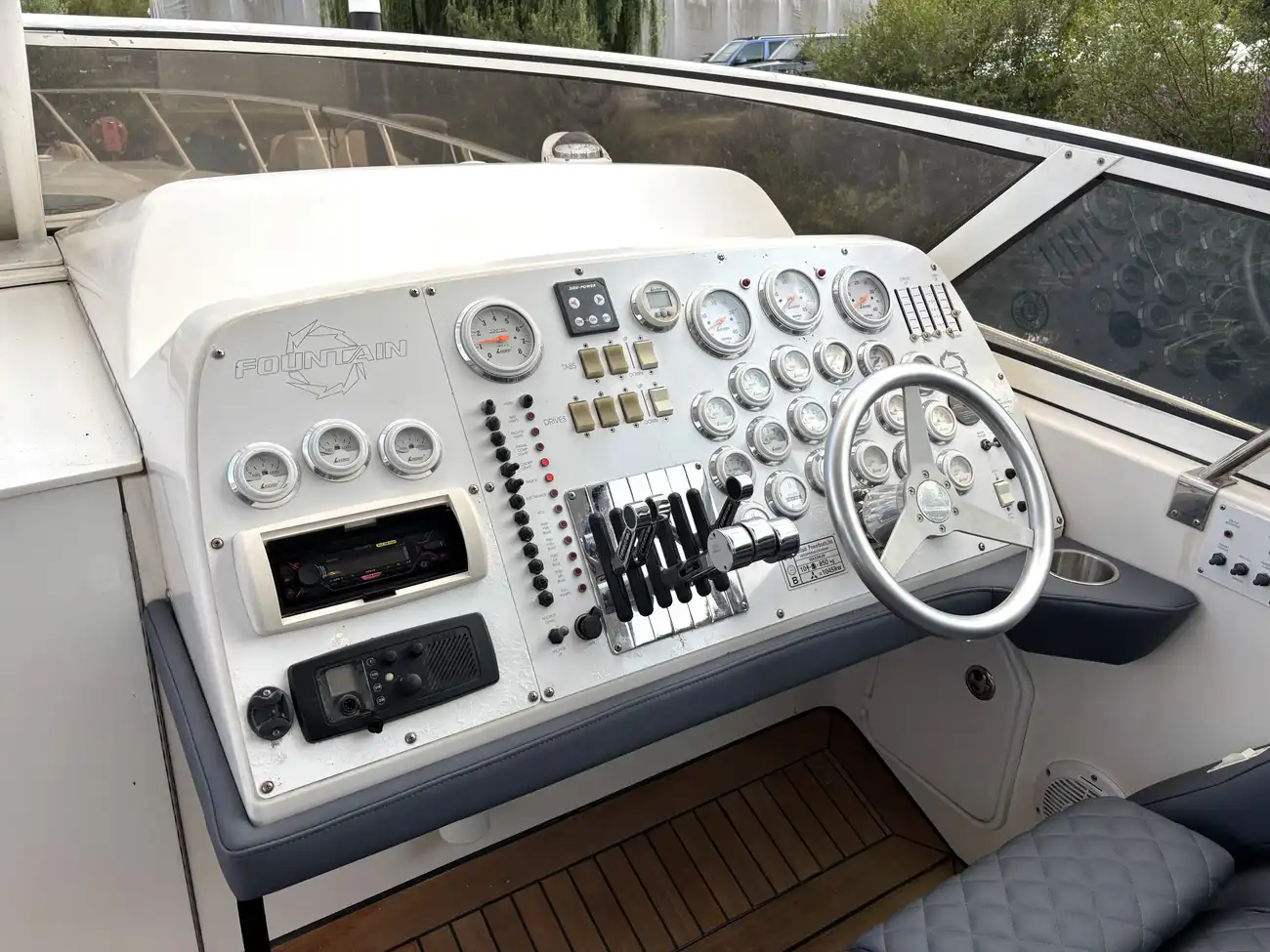 2006 Fountain 48 Express Cruiser image 9