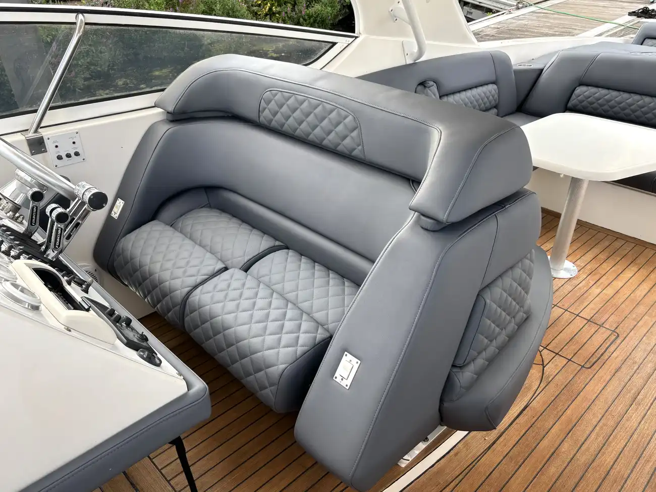 2006 Fountain 48 Express Cruiser image 7