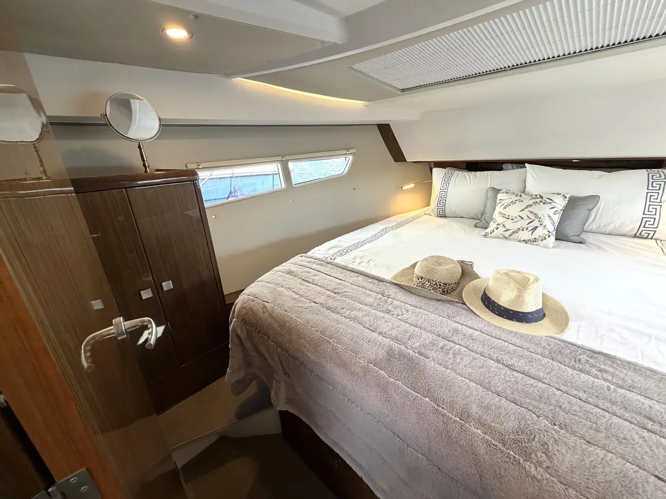 2017 Sealine C330 image 31