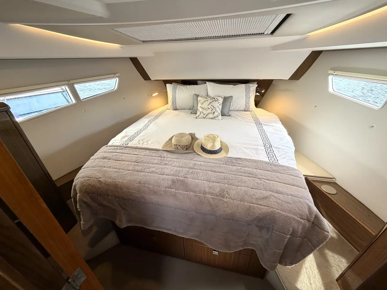 2017 Sealine C330 image 30