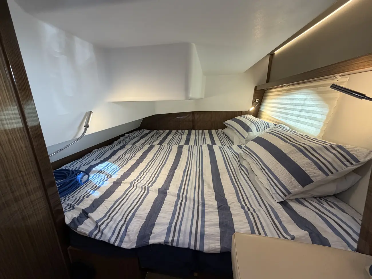2017 Sealine C330 image 34