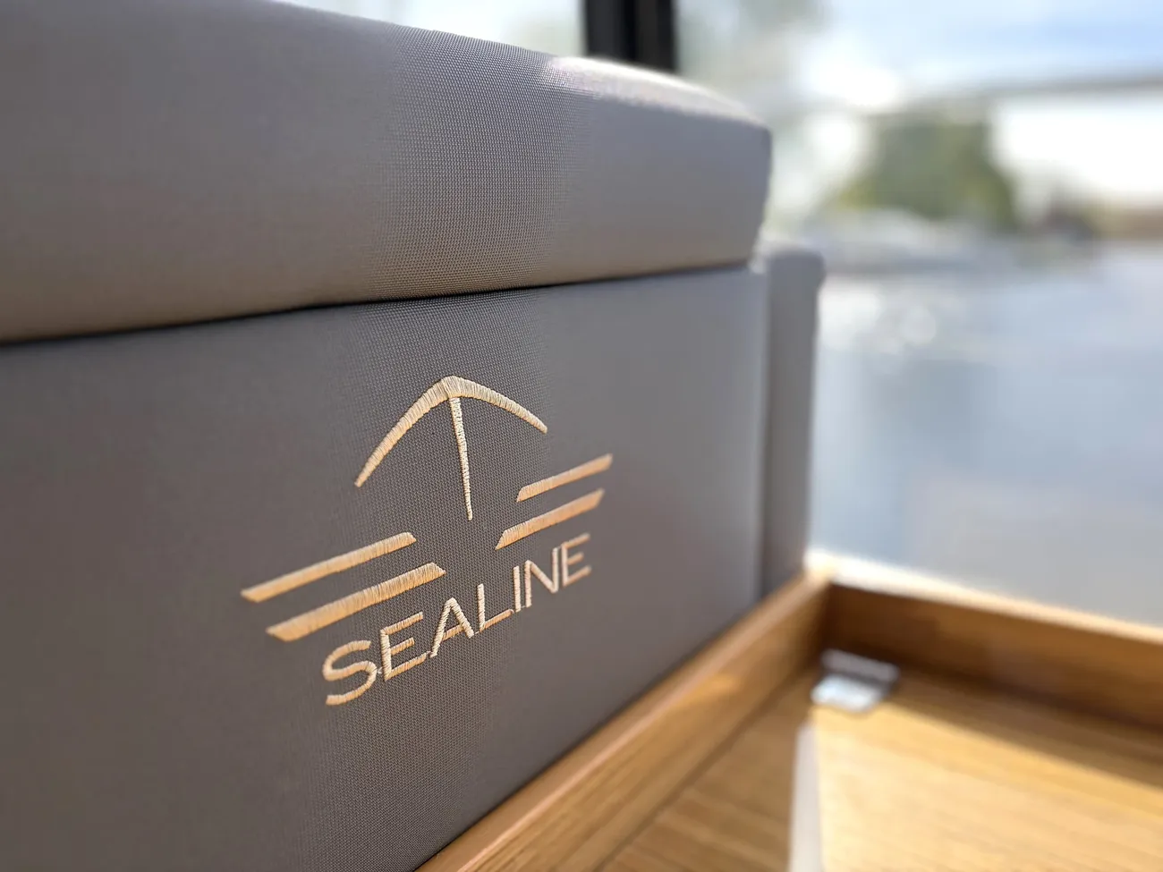 2017 Sealine C330 image 9