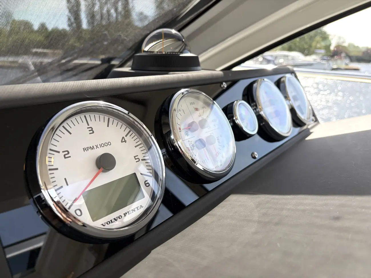 2017 Sealine C330 image 23