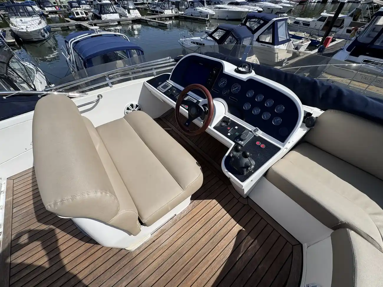 2002 Sealine F425 image 17