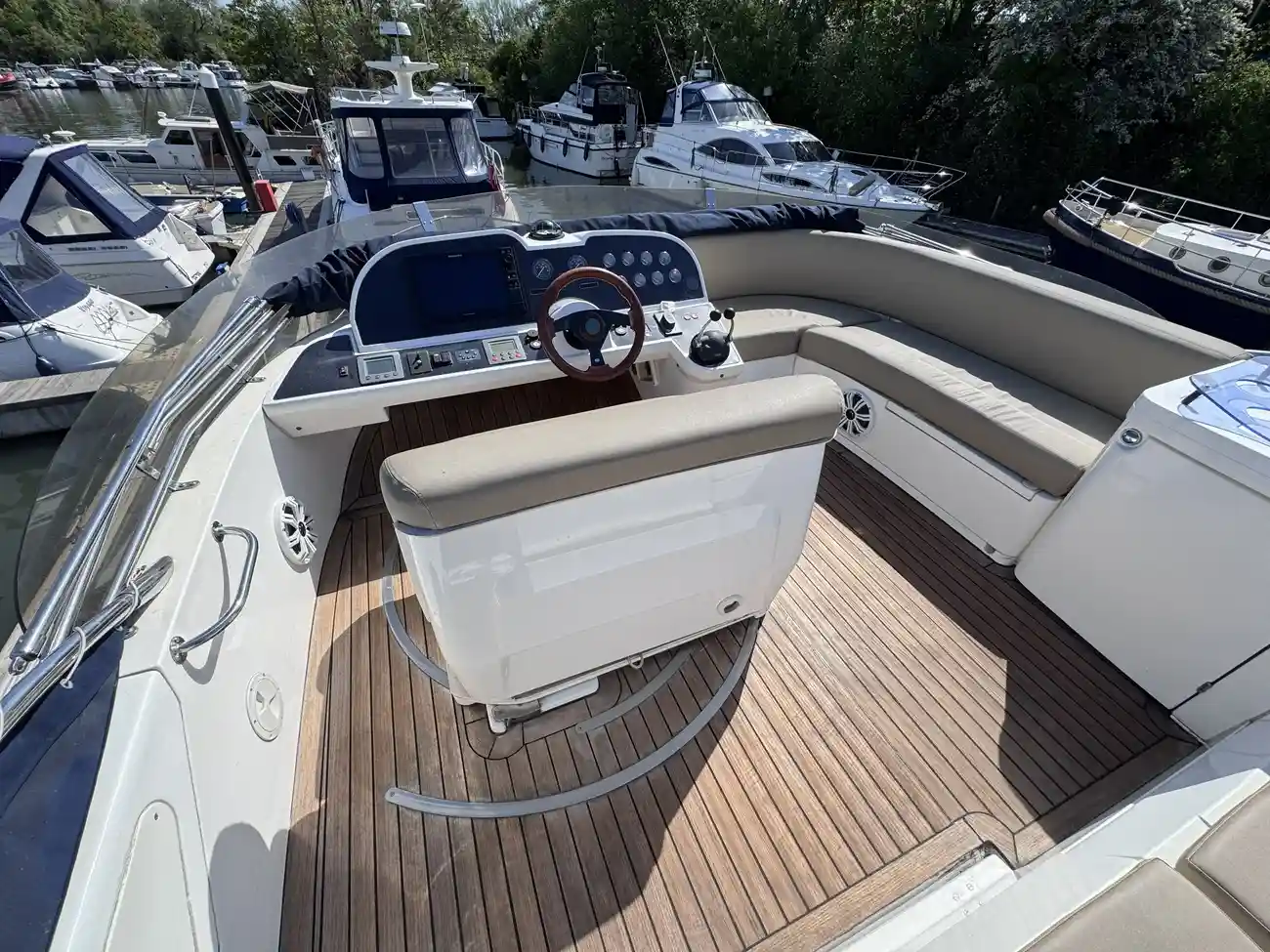 2002 Sealine F425 image 16