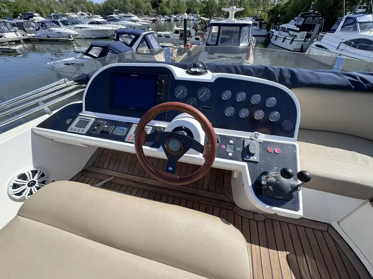 2002 Sealine F425 image 9