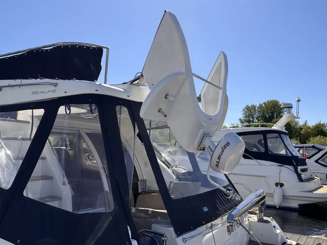 2002 Sealine F425 image 23