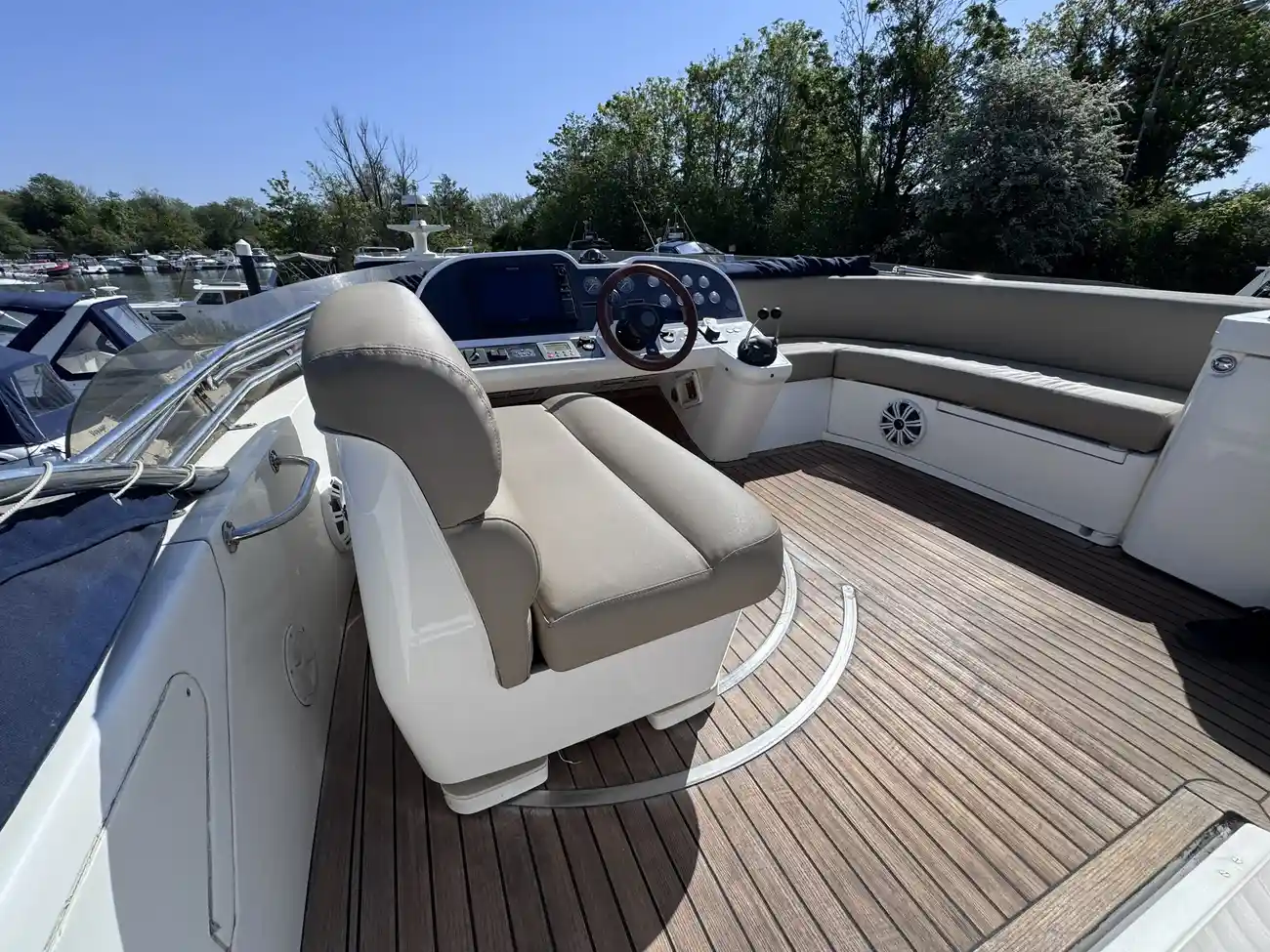 2002 Sealine F425 image 18