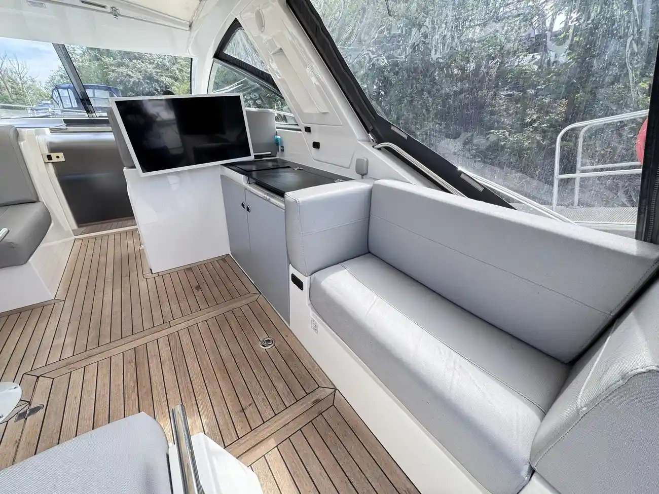 2011 Sealine SC35 image 18