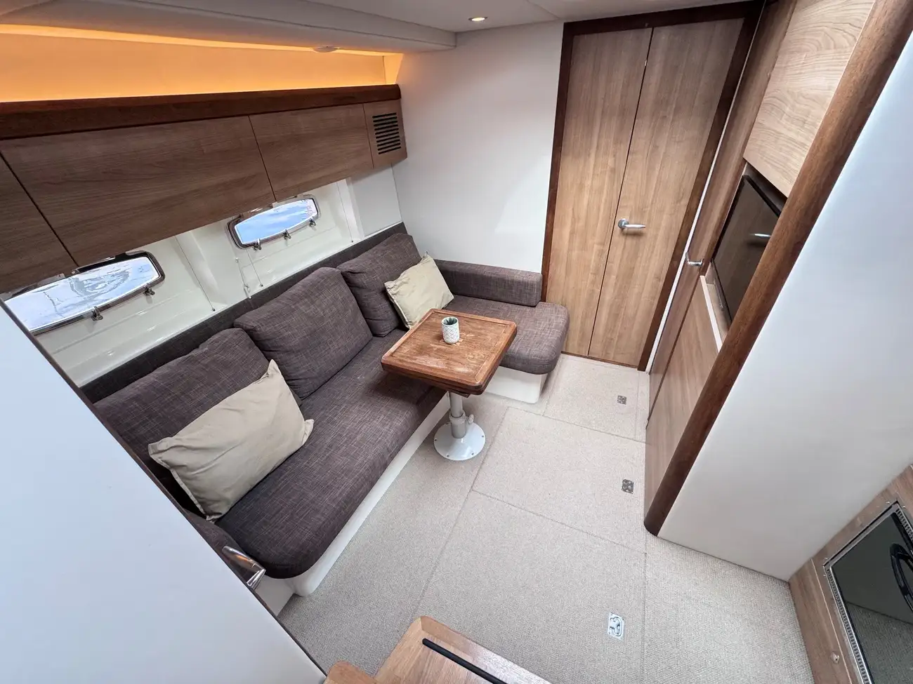 2011 Sealine SC35 image 4