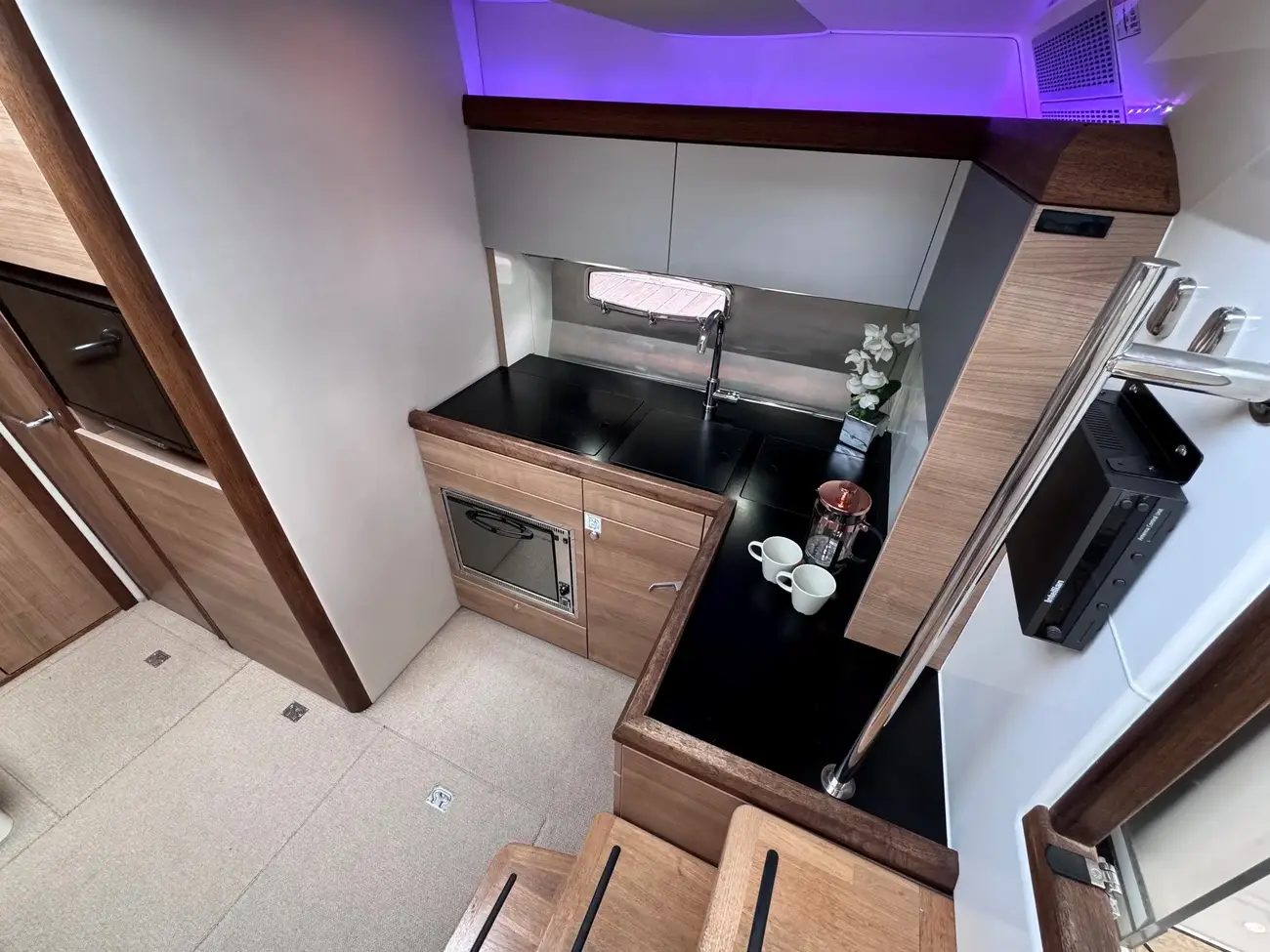 2011 Sealine SC35 image 5
