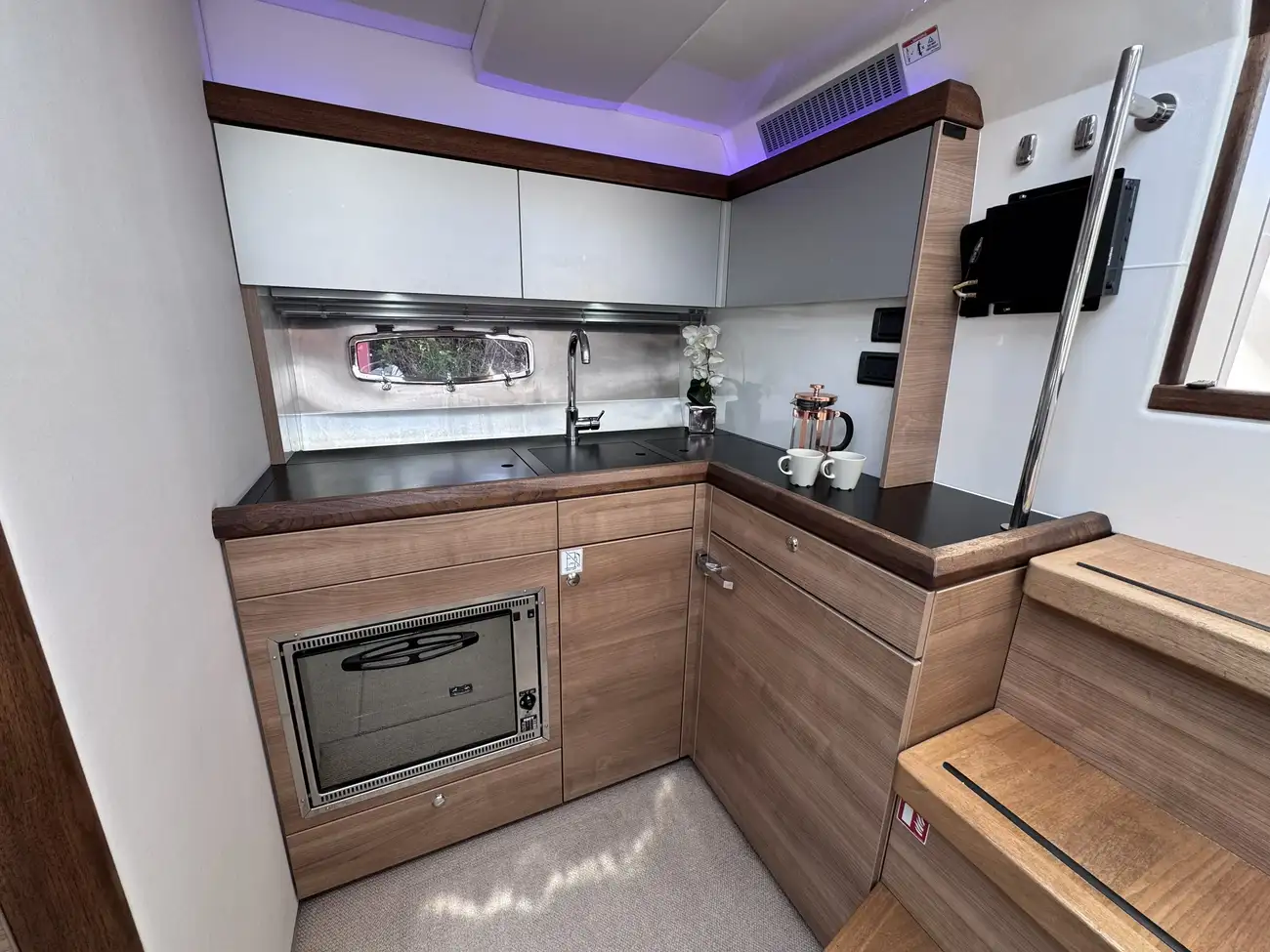 2011 Sealine SC35 image 6