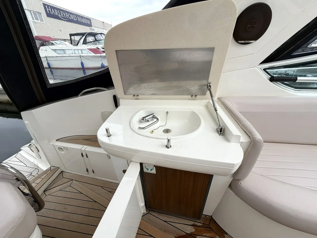 2005 Sealine SC29 image 19