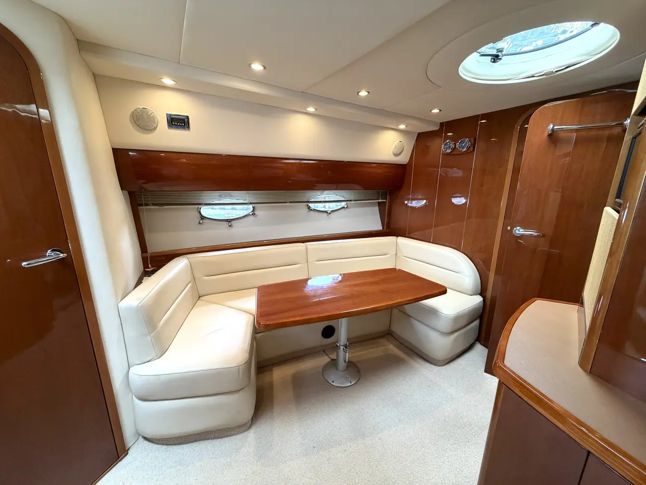 2007 Princess V42 image 26