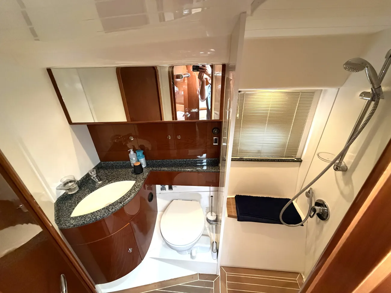 2007 Princess V42 image 3
