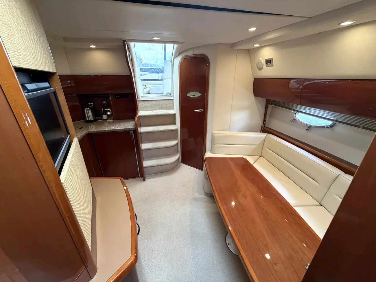 2007 Princess V42 image 28