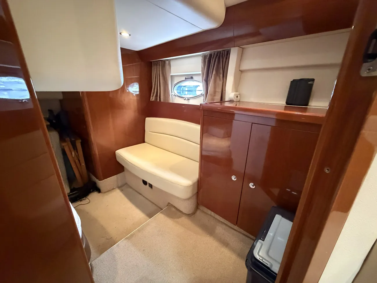 2007 Princess V42 image 30
