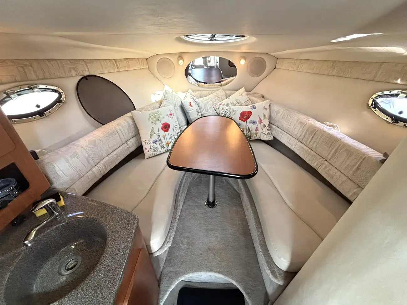 2004 Crownline 250 CR image 4