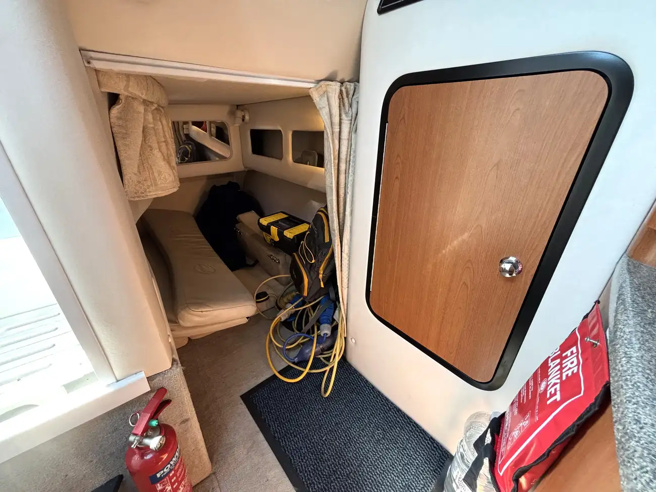 2004 Crownline 250 CR image 5
