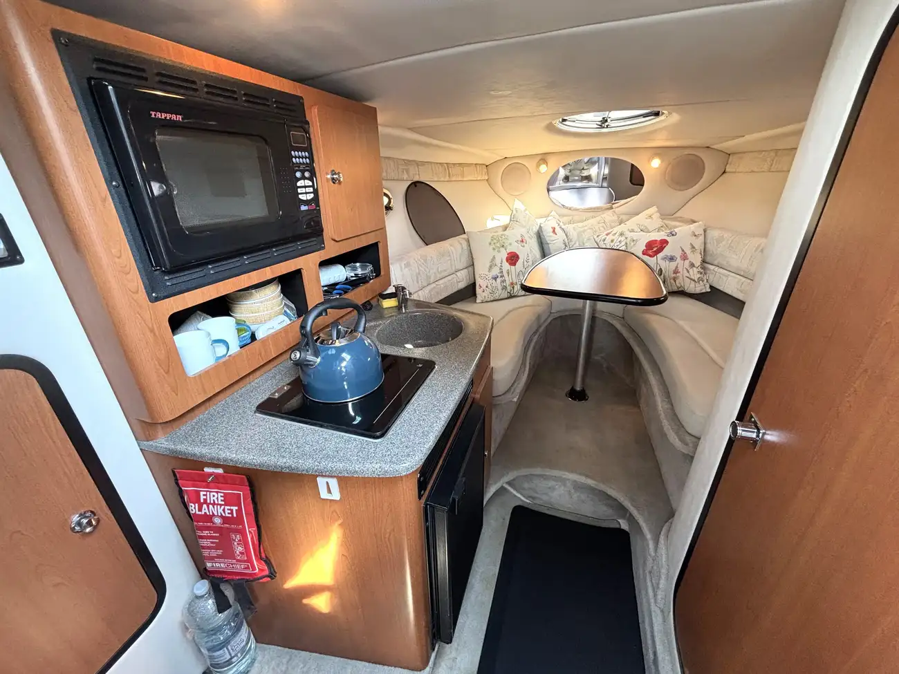 2004 Crownline 250 CR image 3