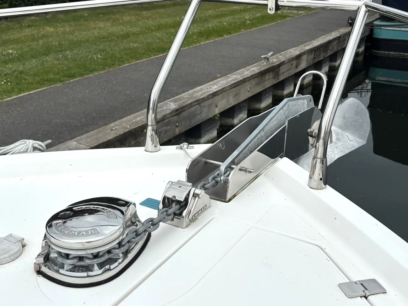 2017 Broom 35 Coupe image 5