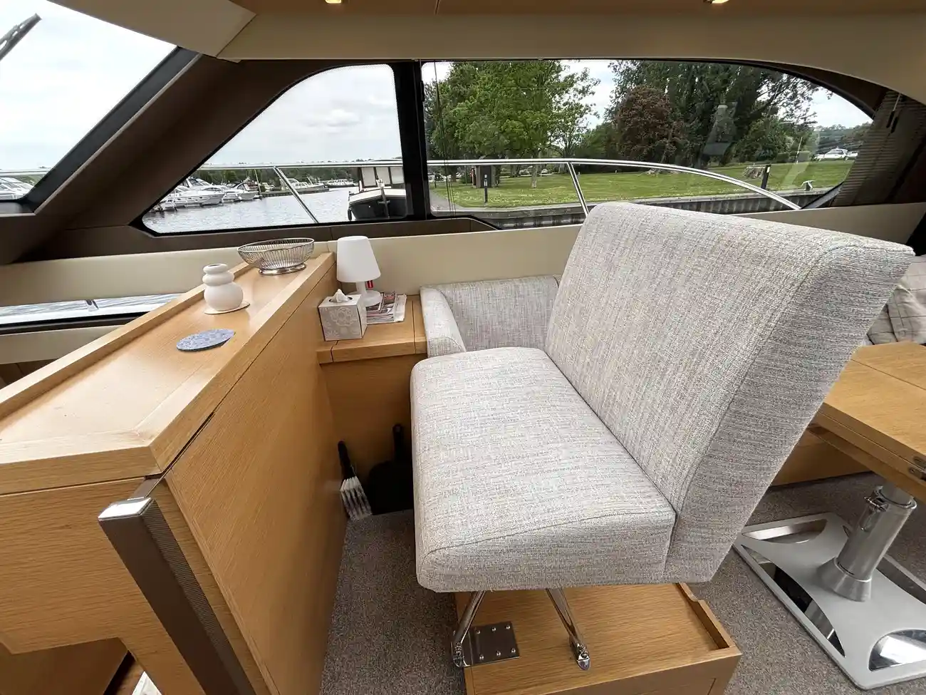 2017 Broom 35 Coupe image 24